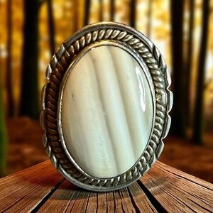 Beautiful Vintage Agate 925 Silver and Cream Statement Ring SIZE 7